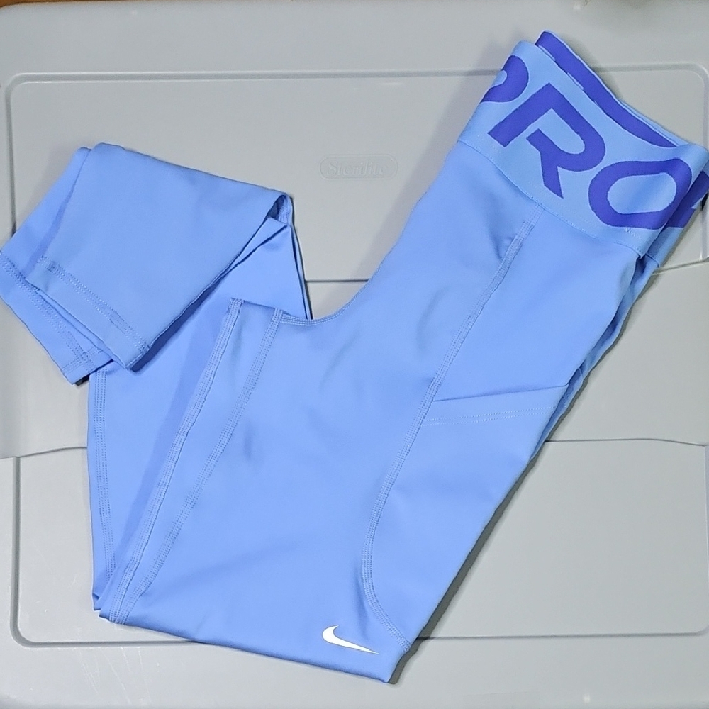 NWOT Nike Pro DRI-FIT Leggings with Pockets
